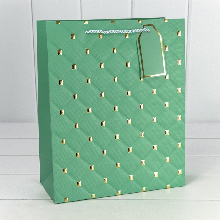 000891C	Пакет подарочный с тиснением 891 (микс) 26*32*12 210г 1/20 1/240			